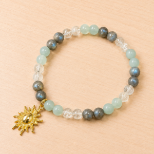 Bracelet Protection et Intuition en pierres naturelles 6 mm avec breloque soleil dorée – Pyrite, Aventurine verte et Citrine – Poussière Oracles
